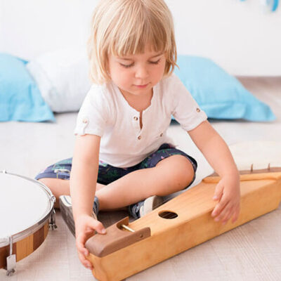 Clases de música para niños pequeños en la escuela de música